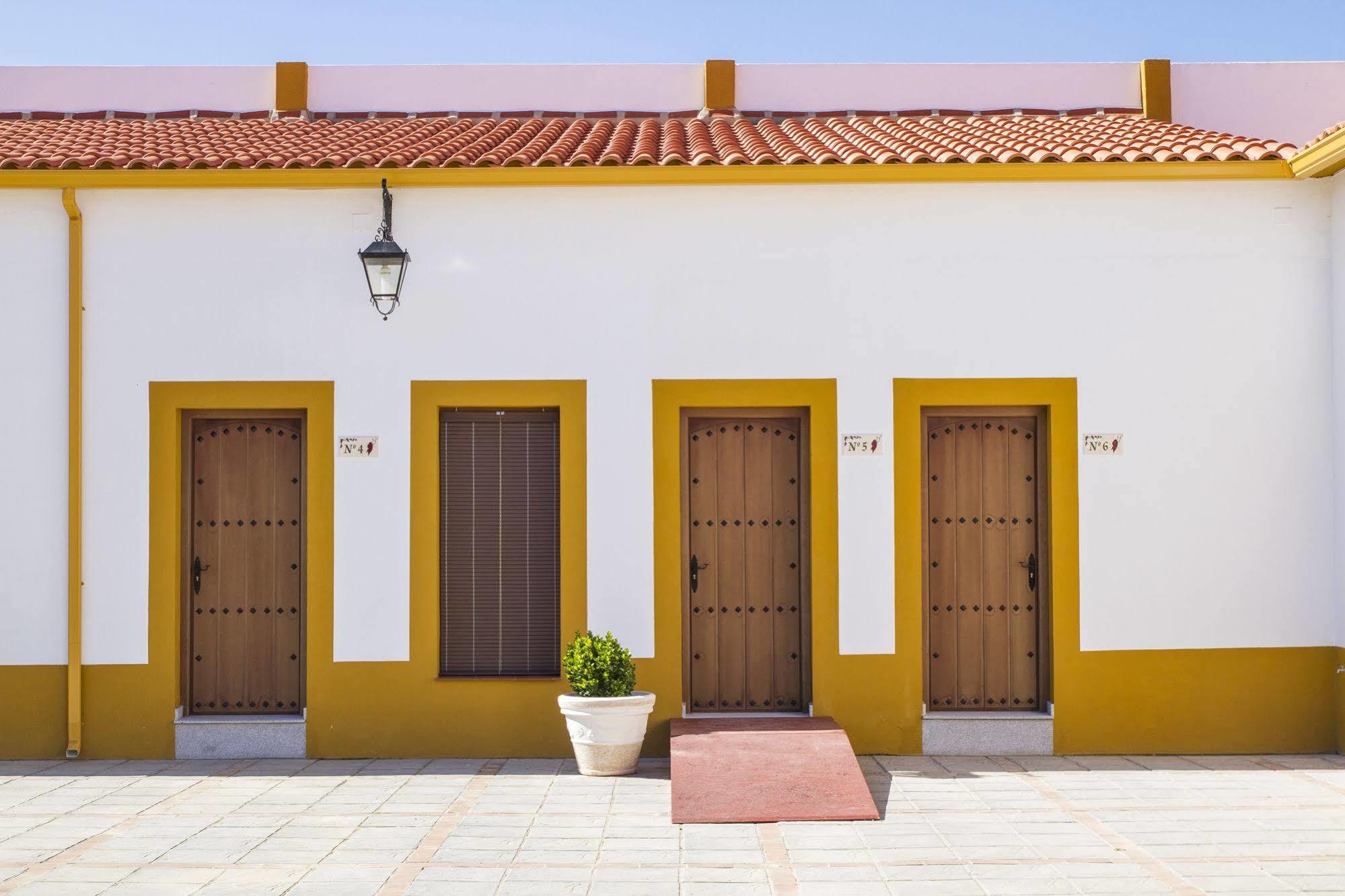 Hotel Bodega El Moral Ribera del Fresno Exterior photo